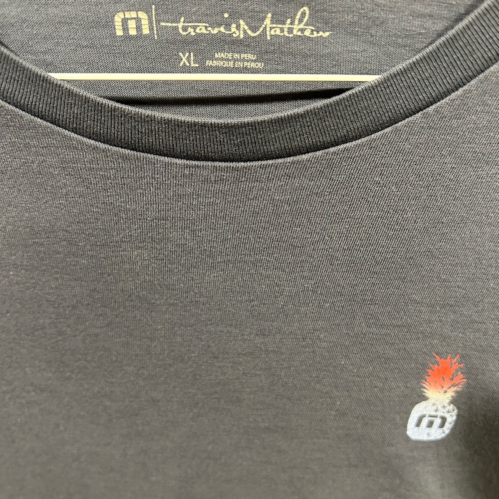 Travis Mathew tee shirt - Picture 2 of 3